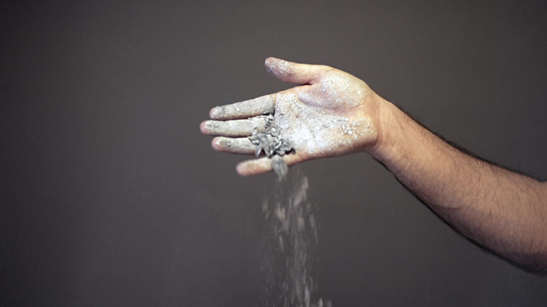 Στάχτη: Το καλύτερο φυσικό απορρυπαντικό και απολυμαντικό